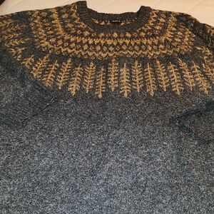 TORRID FAIR ISLE Gray and Gold Sweater GREAT CONDITION